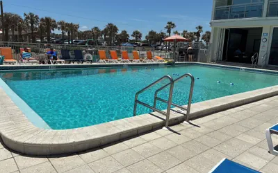 Georgian Inn Beach Club