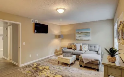 Hilton Head 2BR Townhouse Walk to Shops & Dining