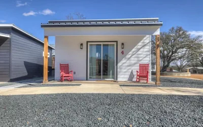 Pop 4 W/hot-tub + Close to Main St