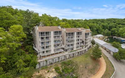 Great Views and Pool Next to Docknockers!