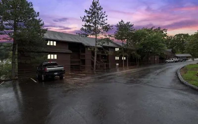 Excellent Family Stay w/ Boat Slip, 2 Pools, Hot Tub, Courts & Arcade Games