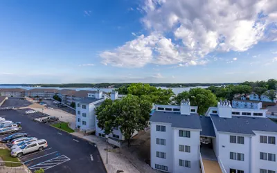 3 Bedroom Osage Beach Condo w/ Pool & Main Channel Views