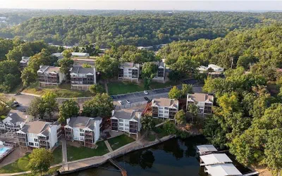 Lakeview Condo, Boat & PWC Slips, Pool, Tennis, Family Friendly