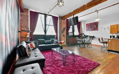 Beautiful 'rose Themed' Loft Near Downtown Detroit 1 Bedroom Apts