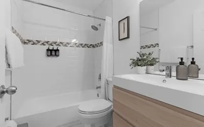 7BD Downtown Oasis Pool