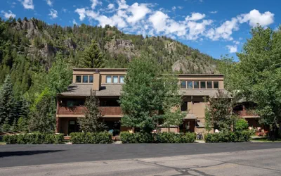 Downtown Ketchum Condo - Walk to Ski Lifts!