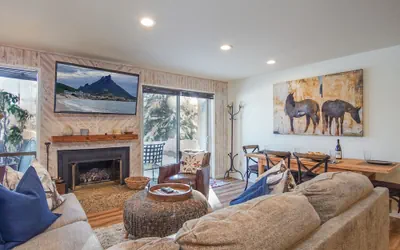 Bonne Vie Condo With Elkhorn Amenity Passes!