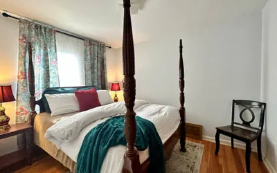 Seattle's Starlight Bungalow