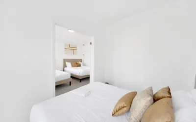 Luxury 5 BR Home Free Parking