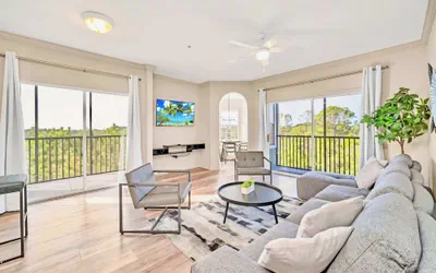 Upstay Condo w Pool Sauna Sleeps 8