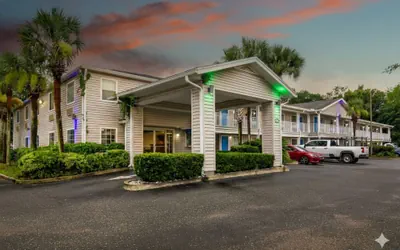 Homestay Inn & Suites