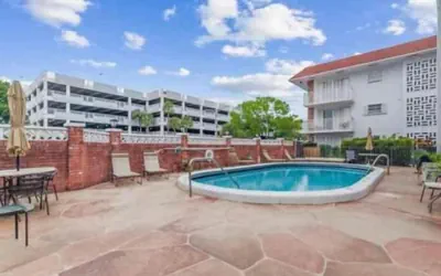 Colonial Manor Condos - Fort Lauderdale