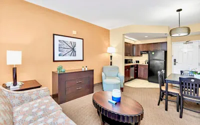 Condo With Hot Tub and Pool