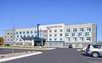 Lakeville Inn