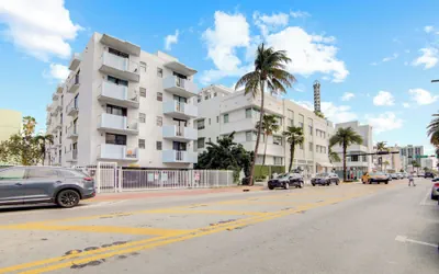 Collins 2 Bedroom with Free Parking by Deco 305