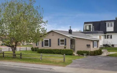 Little House on E Street