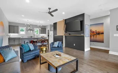 Rhythm and View - Broadway, Groups, Secure Garage