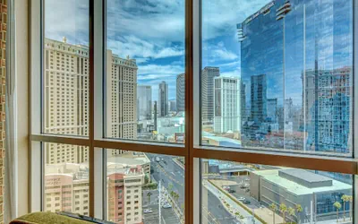 Elegant MGM Studio Strip Views 19811