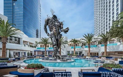 Beautiful Strip-view Balcony Access Studio 31318