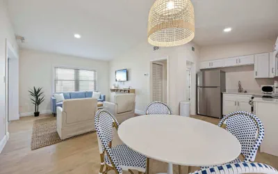 Welcome to The Drift Your Laid-back Beach Escape in Cocoa Beach! 2/2