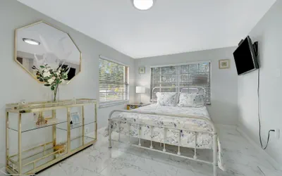 Sleeps 8 Near Busch Gardens With BBQ and Fenced Yard