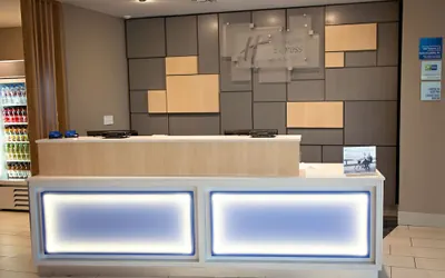 Holiday Inn Express & Suites Great Bend by IHG