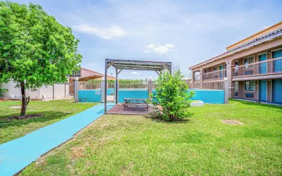 Lone Star Inn & Suites by OYO Harlingen TX