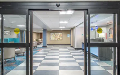 Holiday Inn Express & Suites Shawnee-Kansas City West by IHG