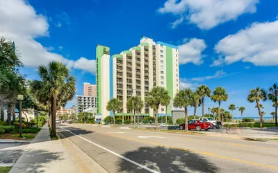 Meridian Plaza by Hosteeva