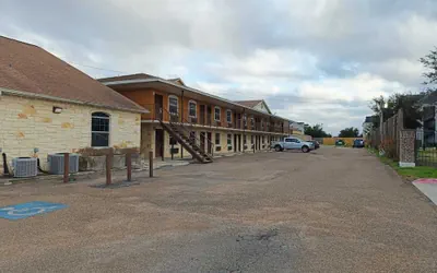 American Inn & Suites By Capital O Victoria US-59