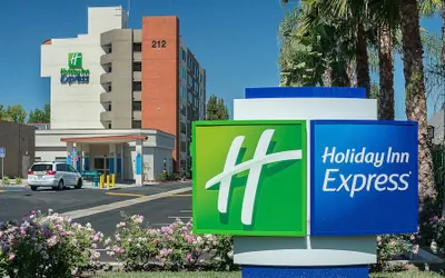Holiday Inn Express Fullerton - Anaheim by IHG