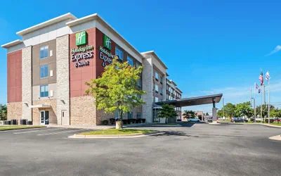 Holiday Inn Express & Suites Detroit Northwest - Livonia by IHG
