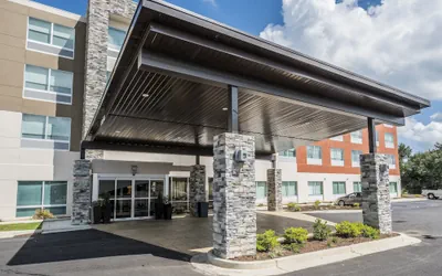 Holiday Inn Express & Suites Commerce by IHG