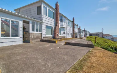 Ester Lee Oceanview Inn