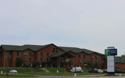 Holiday Inn Express Munising-Lakeview by IHG