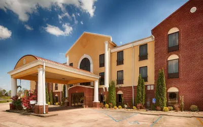 Best Western Plus Bass Hotel & Suites