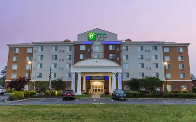 Holiday Inn Express and Suites - Petersburg - Fort Lee by IHG