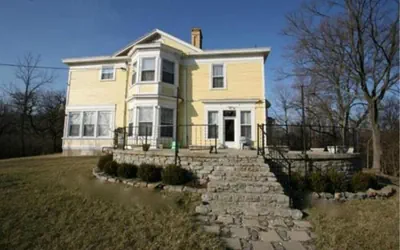 Six Acres Bed & Breakfast