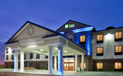 Holiday Inn Express & Suites McPherson by IHG