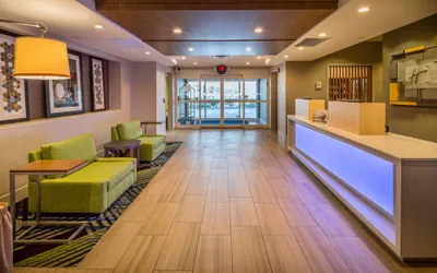 Holiday Inn Express and Suites Modesto by IHG
