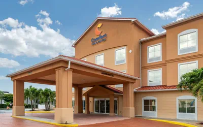 Comfort Inn & Suites Fort Myers Airport