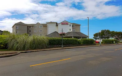 Siletz Bay Beachfront Hotel by OYO Lincoln City