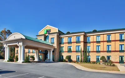 Holiday Inn Express & Suites Macon - I-475 By IHG