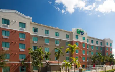 Holiday Inn Express & Suites Pembroke Pines-Sheridan St by IHG