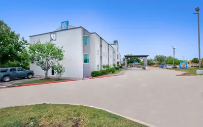 Motel 6 Benbrook, TX - Fort Worth