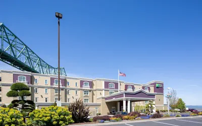 Holiday Inn Express & Suites Astoria by IHG