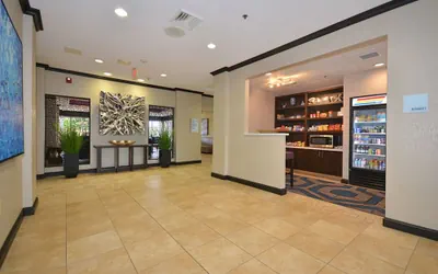 Holiday Inn Express & Suites Farmington by IHG