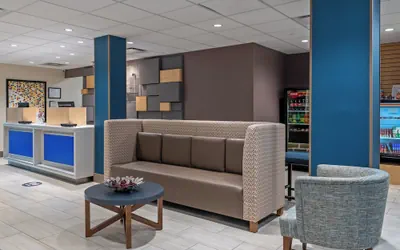 Holiday Inn Express Hotel & Suites Woodbridge by IHG
