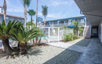 Hollywood City Inn