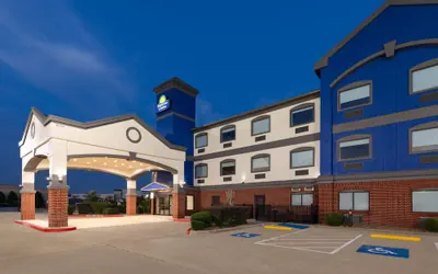 Days Inn & Suites by Wyndham Sam Houston Tollway